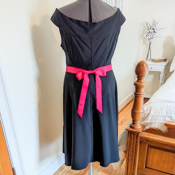 ~*Torrid Vintage 90's Black and Pink Star Dress - Size 16*~ - Picture 3 of 15